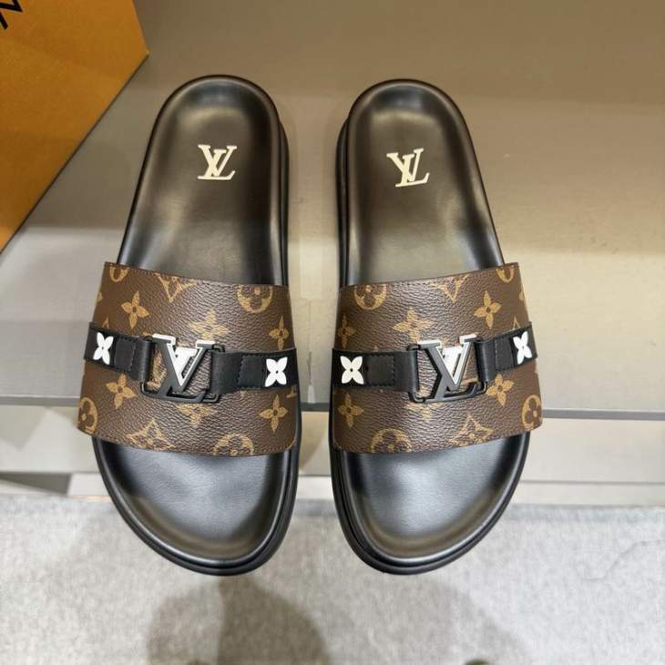 Picture of Louis Vuitton Slippers _SKULVsz38-45mnq0225680